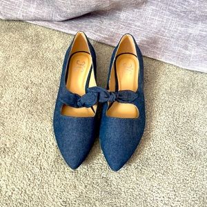 Blue chambray bow detail pointed flats
